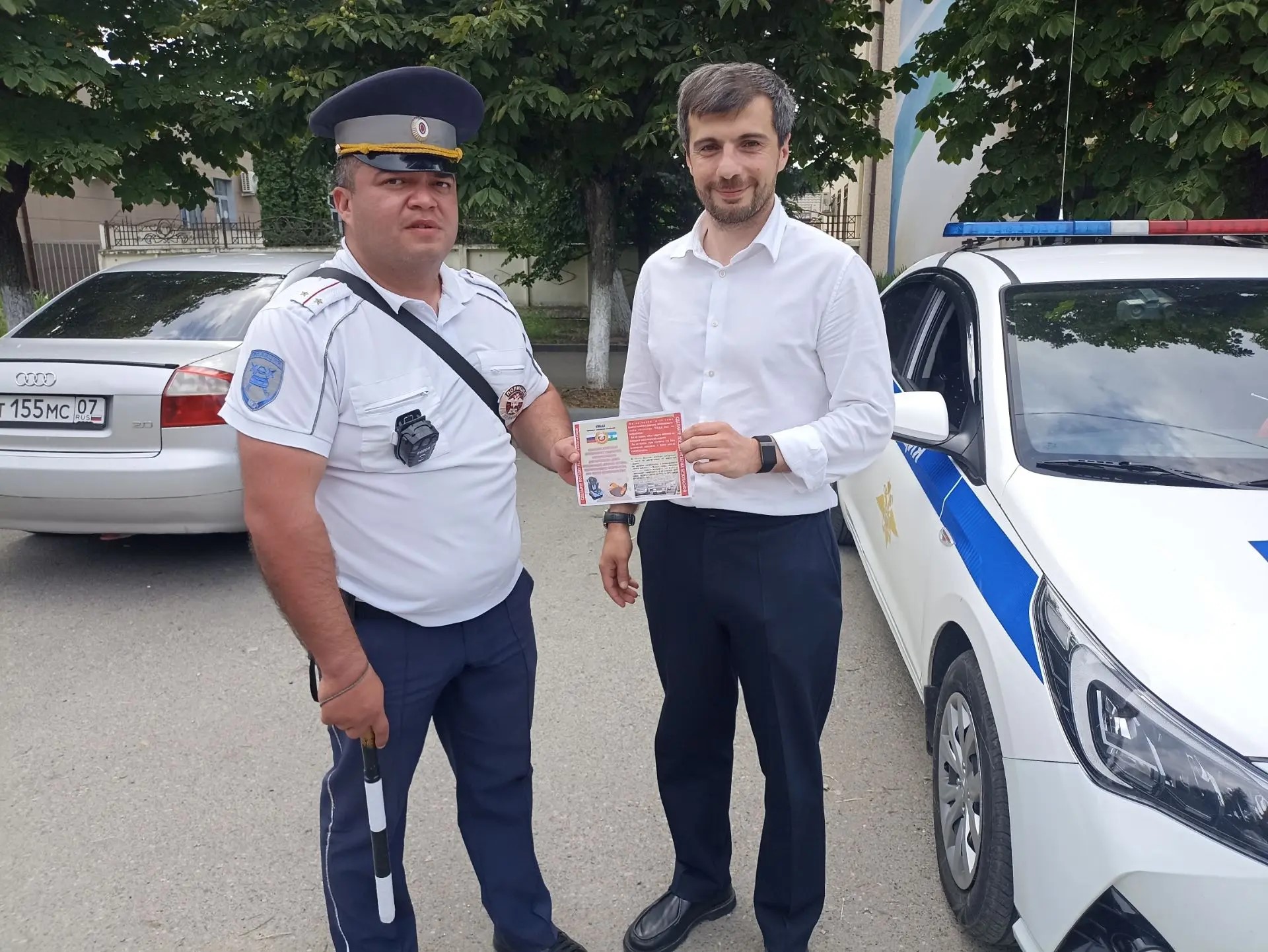 С водителями транспортных средств проводится разъяснительная работа по безопасной перевозке маленьких пассажиров
