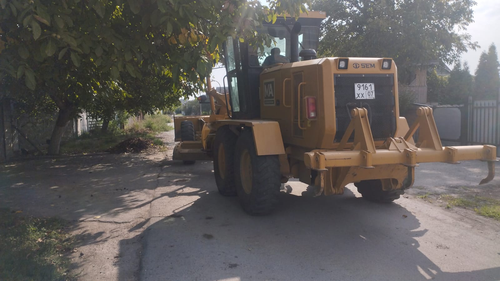 Работа по выравниванию дорожного покрытия автомобильных дорог общего пользования местного значения на территории городского поселения Майский